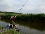 Россия: В Липецкой области специально оборудовали пруд для рыбаков-инвалидов