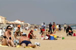 Каждый километр пляжей Каталонии покрыт почти 20 тысячами иностранцев