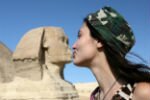 Египет отныне предъявляет новые требования к загранпаспортам туристов. Теперь путешественники должны иметь паспорт, действительный не менее шести месяцев с момента въезда в страну.